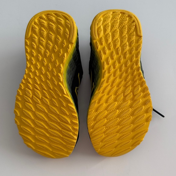 New Balance Black and Yellow Kids Fresh Foam Running Shoes us10.5 eu28 - Picture 5 of 6